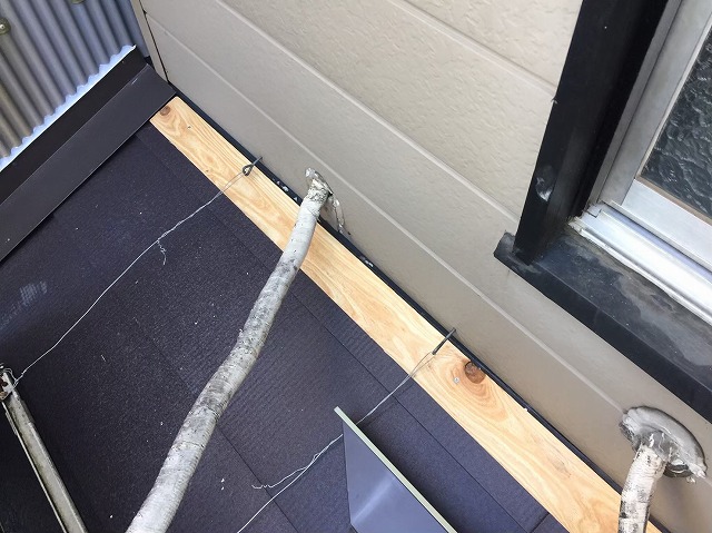 取り合い部分の雨押え板